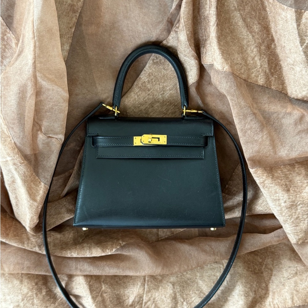 HERMÈS Black Vintage Mini Kelly Box Calfskin GHW - Picture 1 of 15
